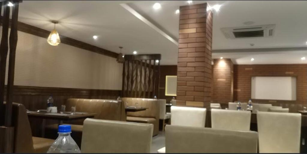 Ample Yard Hotel Chennai Exterior foto