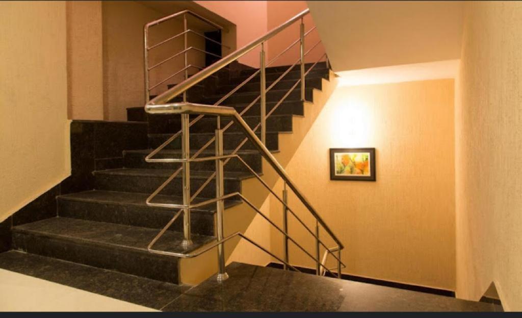 Ample Yard Hotel Chennai Exterior foto