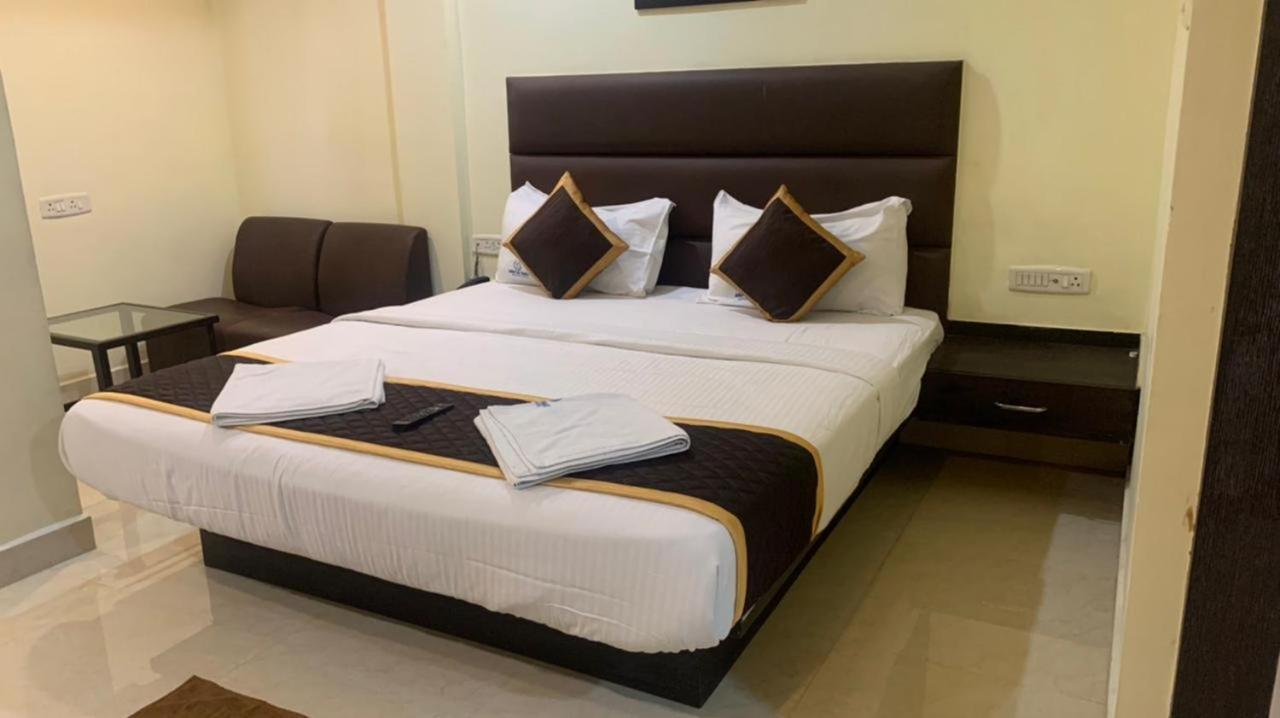 Ample Yard Hotel Chennai Exterior foto